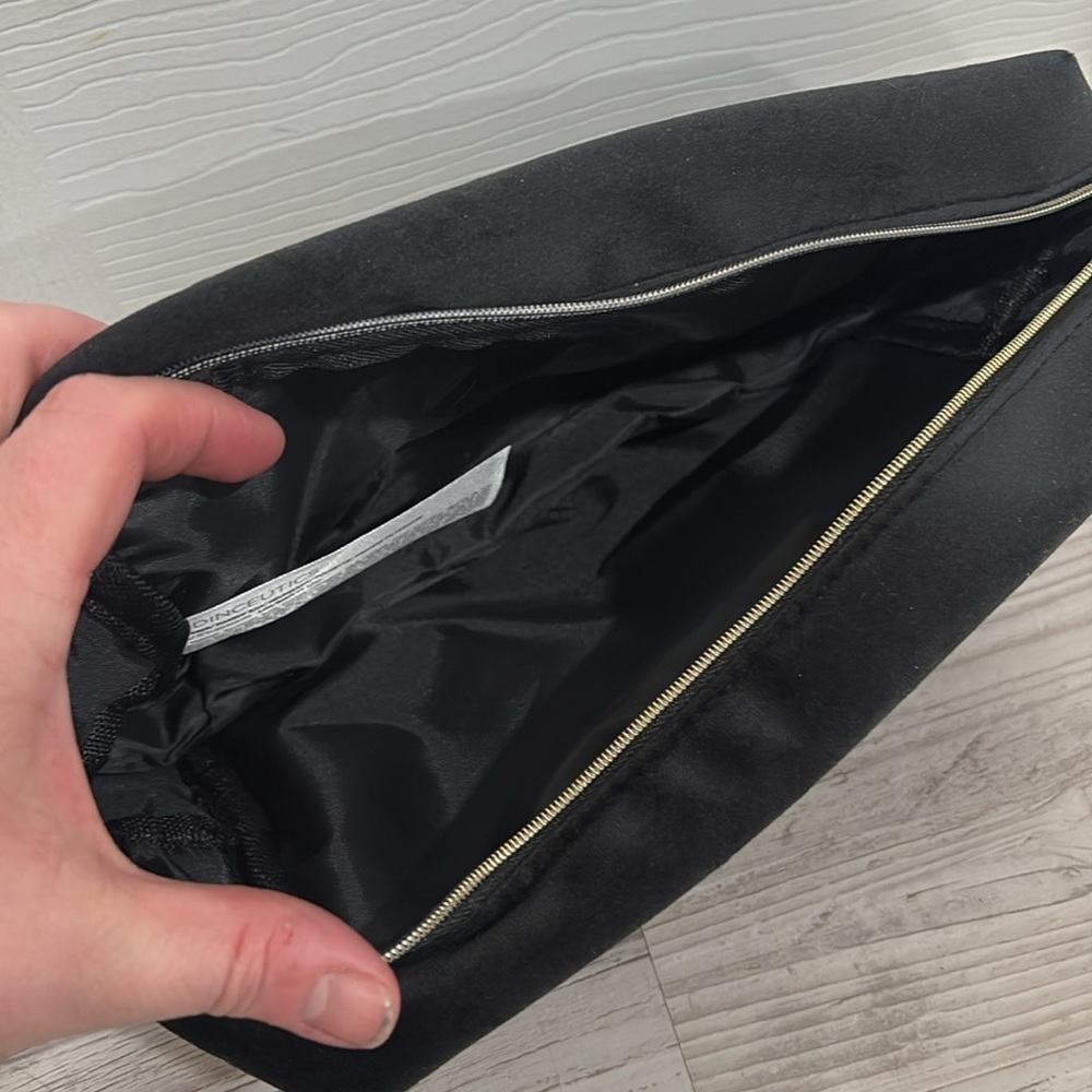 Isdin Necessaire Bag View 2